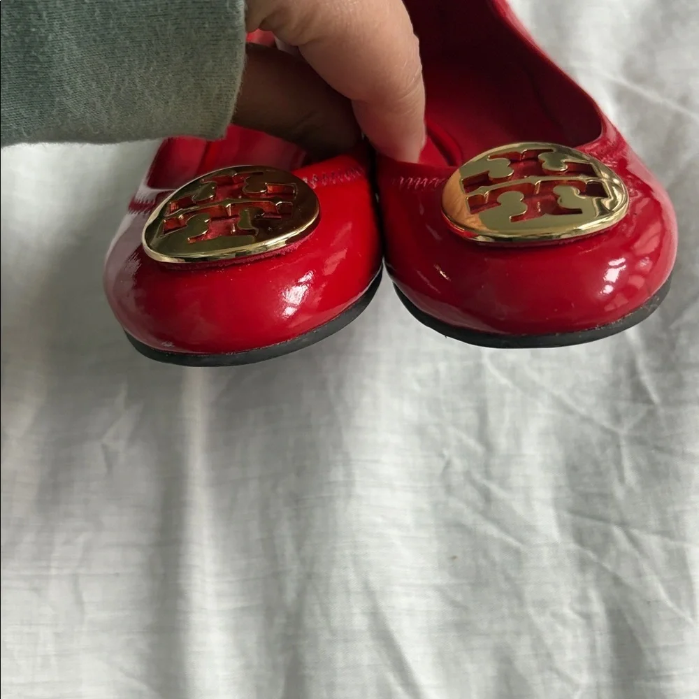 Tory Burch Glossy Red Leather Flats with Gold Emblem Little Girls 11c
